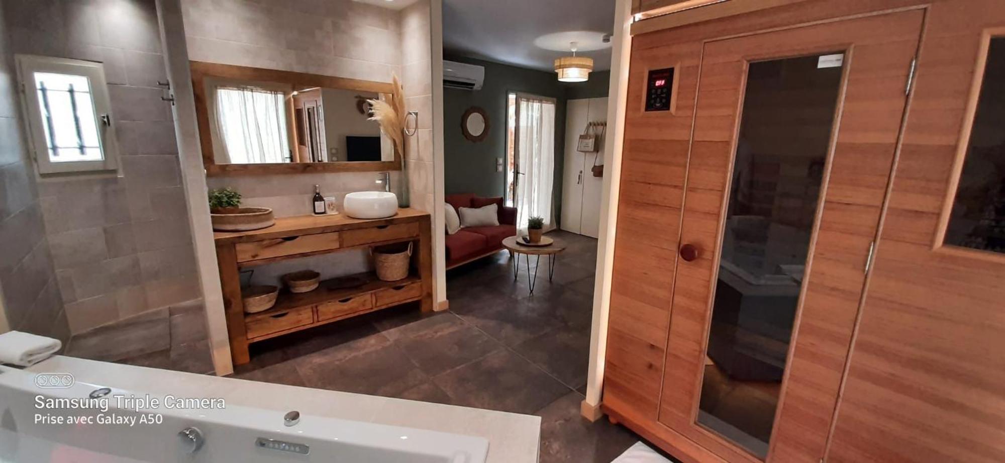 Le Mas Aux Amoureux , Suite Romantique Et Spa เลอบาร์กาแรส ภายนอก รูปภาพ