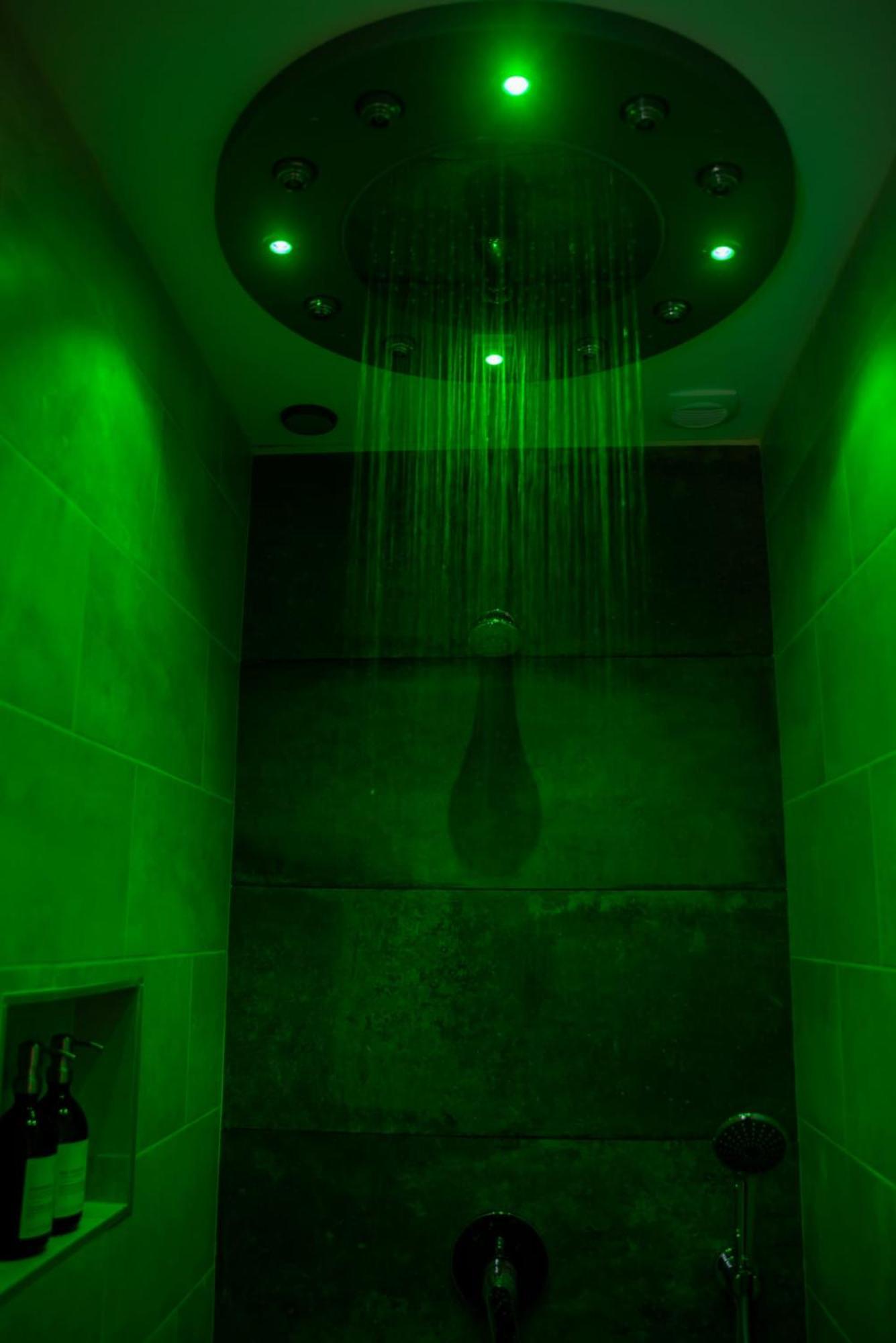 Le Mas Aux Amoureux , Suite Romantique Et Spa เลอบาร์กาแรส ภายนอก รูปภาพ