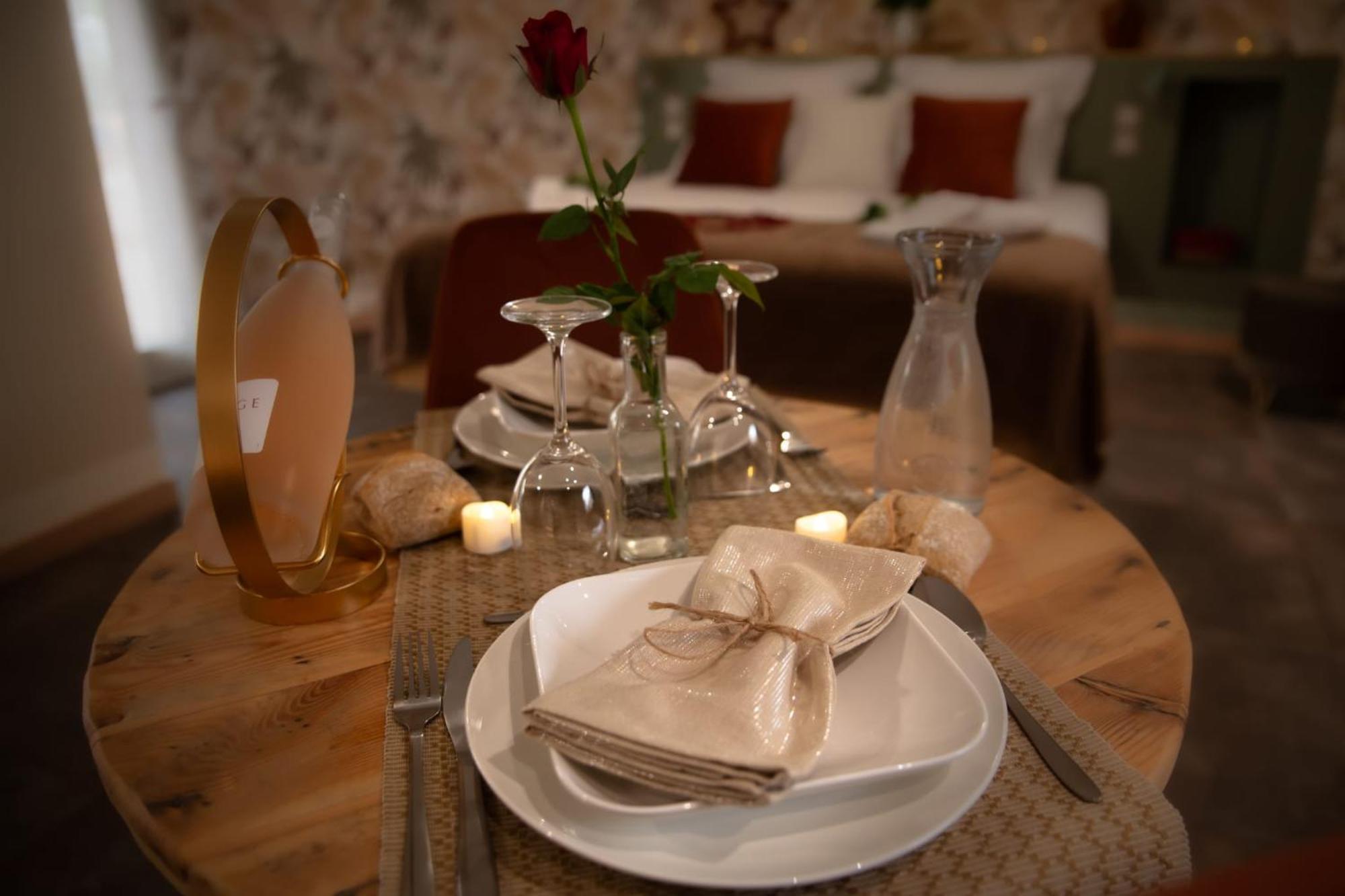 Le Mas Aux Amoureux , Suite Romantique Et Spa เลอบาร์กาแรส ภายนอก รูปภาพ