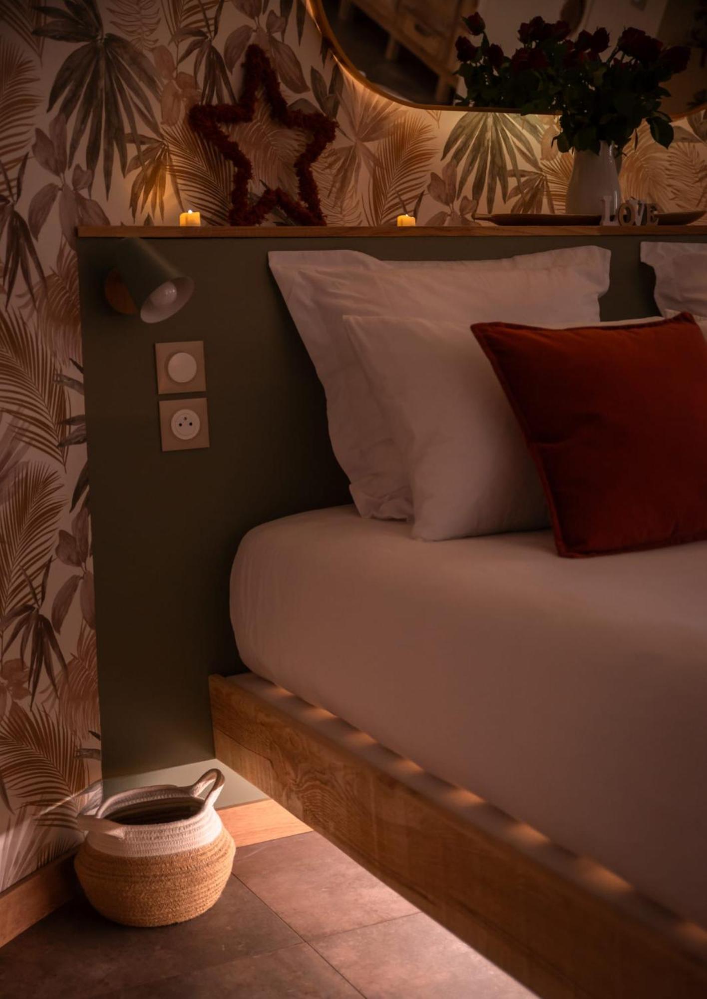 Le Mas Aux Amoureux , Suite Romantique Et Spa เลอบาร์กาแรส ภายนอก รูปภาพ