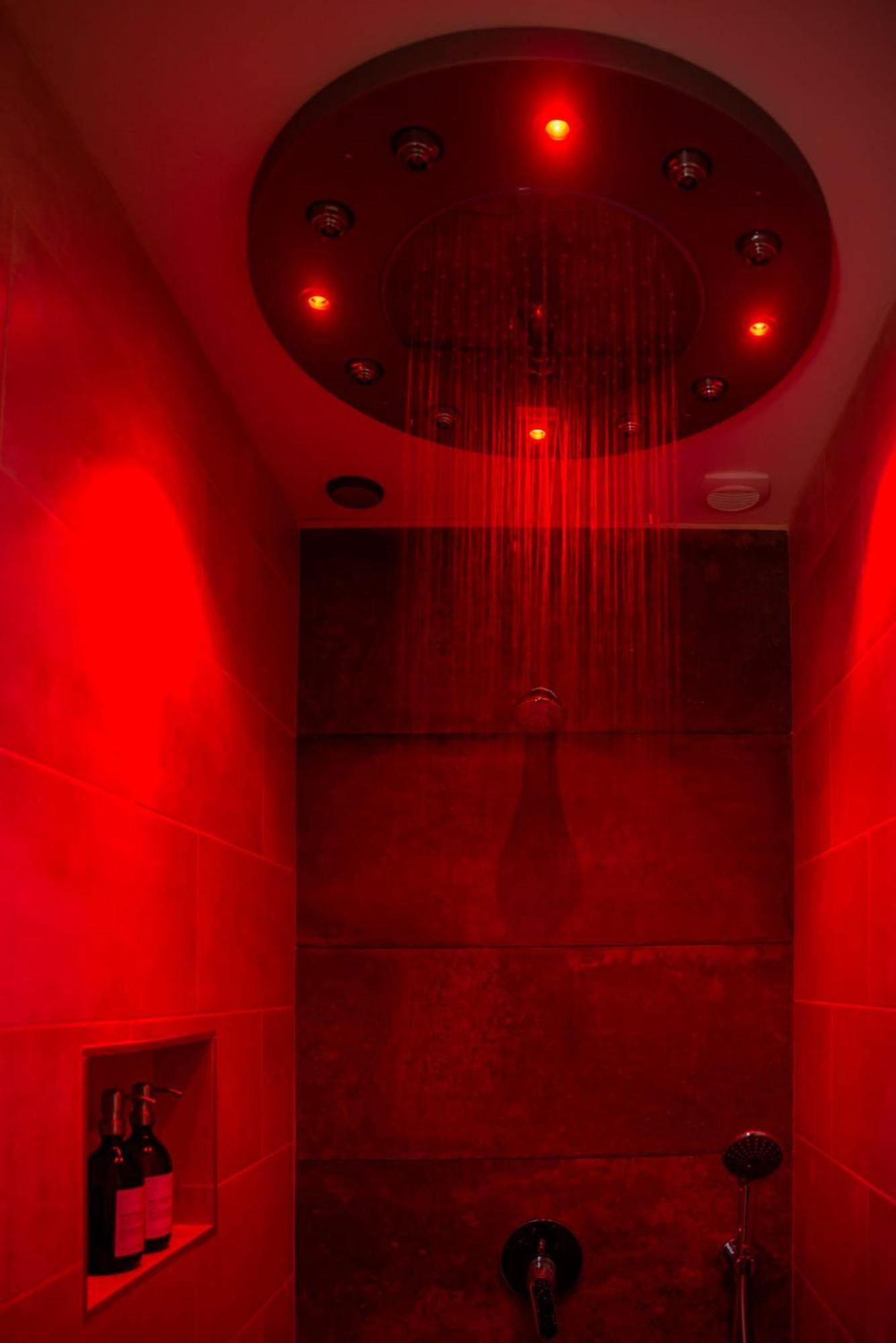 Le Mas Aux Amoureux , Suite Romantique Et Spa เลอบาร์กาแรส ภายนอก รูปภาพ